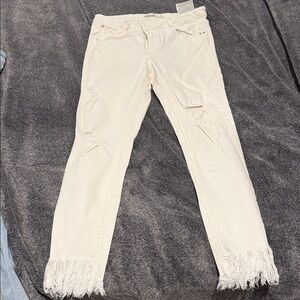Zara Off-White Frayed Ankle Jeans